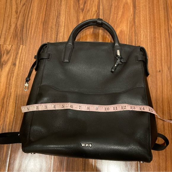 Tumi Stanton Safra Black Leather convertible Bagpack Unisex. main image 8
